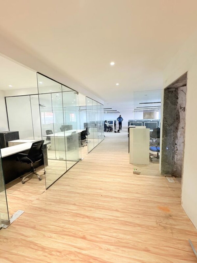  Parking, sector 58 Commercial Office Space 7000 Sq.Ft. In Sector 58 Noida 10149799