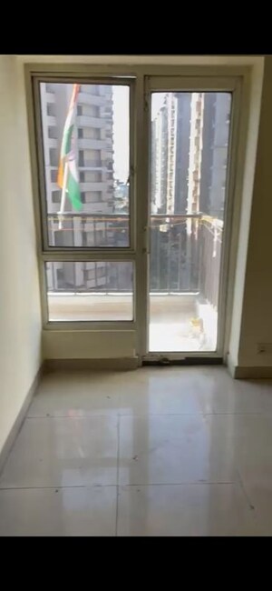 Room in 2 BHK Apartment at Panchsheel Greens, Sector 16 Greater Noida – for Rent