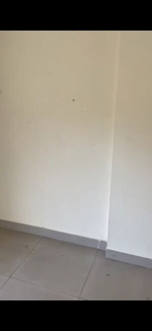 Room in 2 BHK Apartment at Panchsheel Greens, Sector 16 Greater Noida – for Rent