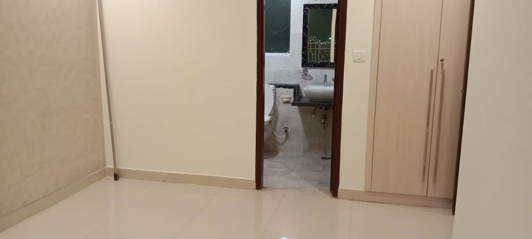 2.5 BHK + Study Room Apartment For Rent in Mahagun Mirabella
