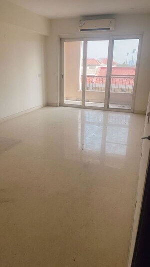 Room in 3 BHK Apartment at Jaypee Spa Court, Jaypee Greens – for Sale