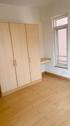 Room in 3 BHK Apartment at Jaypee Spa Court, Jaypee Greens – for Sale