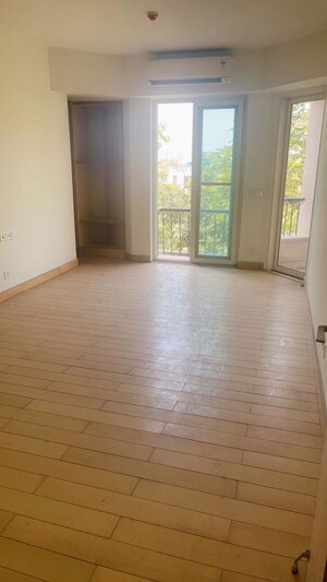 Room in 3 BHK Apartment at Jaypee Spa Court, Jaypee Greens – for Sale