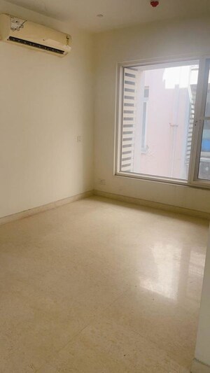 Room in 3 BHK Apartment at Jaypee Spa Court, Jaypee Greens – for Sale