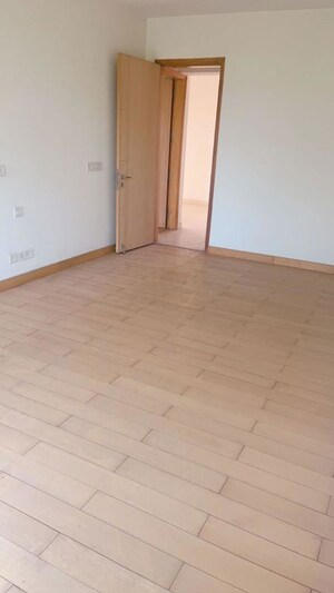 Room in 3 BHK Apartment at Jaypee Spa Court, Jaypee Greens – for Sale