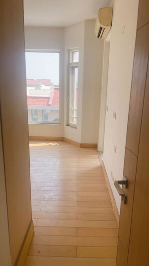 Room in 3 BHK Apartment at Jaypee Spa Court, Jaypee Greens – for Sale