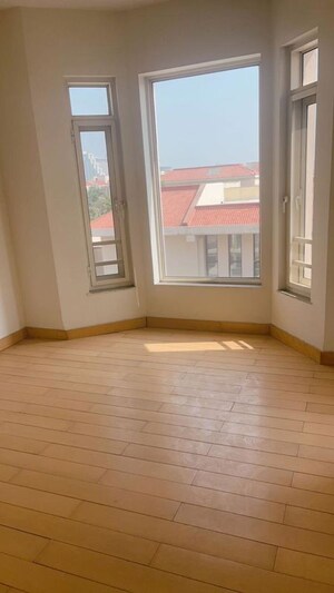 Room in 3 BHK Apartment at Jaypee Spa Court, Jaypee Greens – for Sale