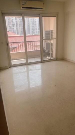 Room in 3 BHK Apartment at Jaypee Spa Court, Jaypee Greens – for Sale