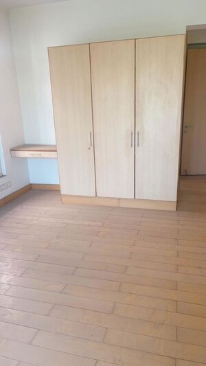 Room in 3 BHK Apartment at Jaypee Spa Court, Jaypee Greens – for Sale