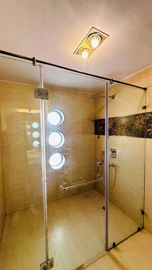 Furnished Amenities in 3 BHK Builder Floor at Hauz Khas – for Rent