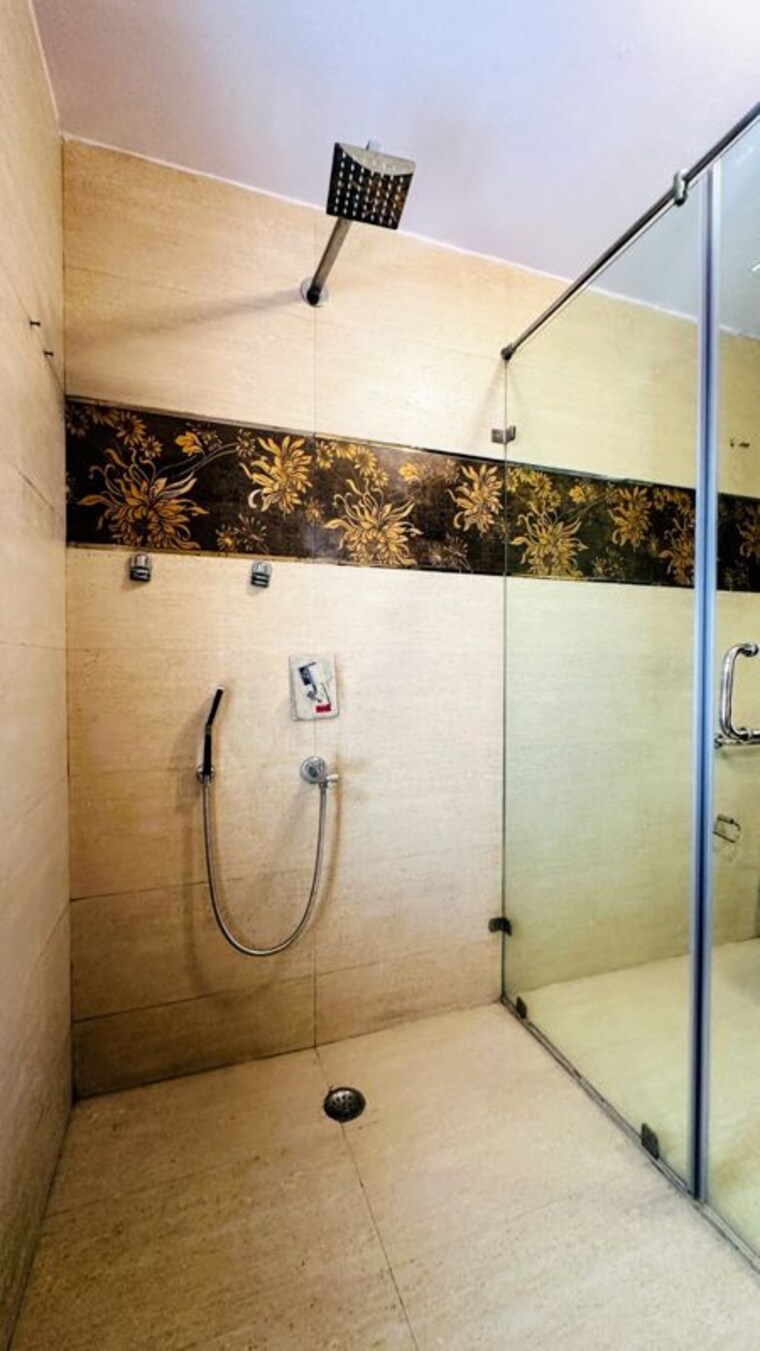 Bathroom, hauz khas 3 Bedroom 1800 Sq.Ft. Builder Floor In Hauz Khas Delhi 10149909