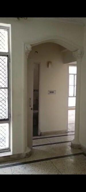 Room in 2 BHK Apartment at Alok Vihar, Sector 50 – for Rent
