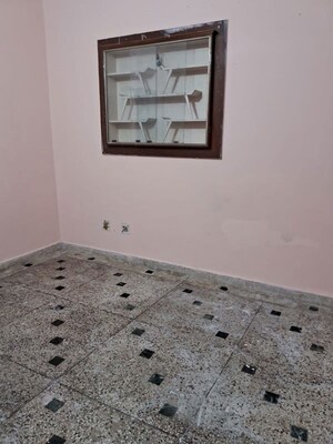 Room in 3.5 BHK Apartment at Parsvnath Platinum, Sector Swarn Nagri – for Sale