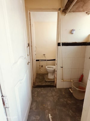 Bathroom in 1 BHK Apartment at Piramal Mills Tower, Lower Parel – for Rent