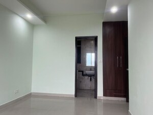 Room in 2.5 BHK Apartment at Mahagun Mirabella, Sector 79 – for Rent