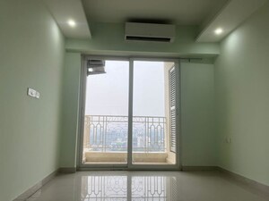 Room in 2.5 BHK Apartment at Mahagun Mirabella, Sector 79 – for Rent