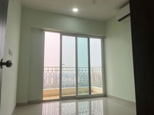 Room in 2.5 BHK Apartment at Mahagun Mirabella, Sector 79 – for Rent