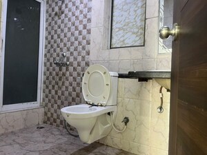Bathroom in 2.5 BHK Apartment at Mahagun Mirabella, Sector 79 – for Rent