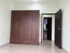 2.5 BHK Apartment For Rent in Mahagun Mirabella, Sector 79