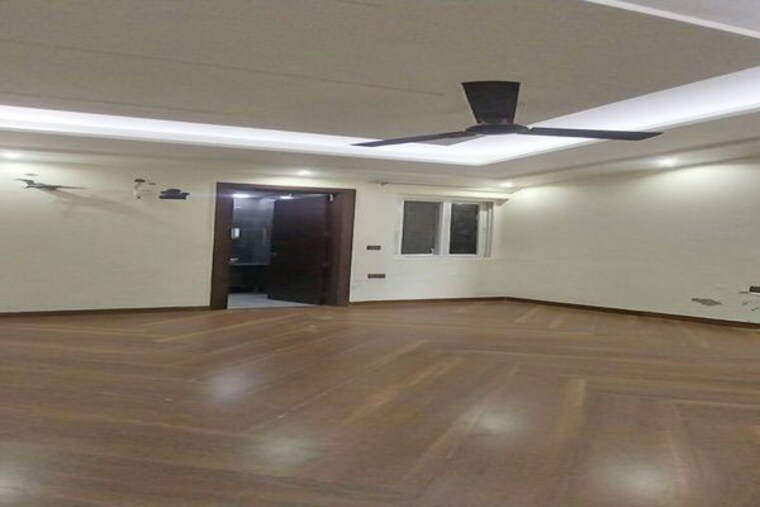 Hall, sainik colony 3 Bedroom 250 Sq.Yd. Builder Floor In Sainik Colony Faridabad 10149976