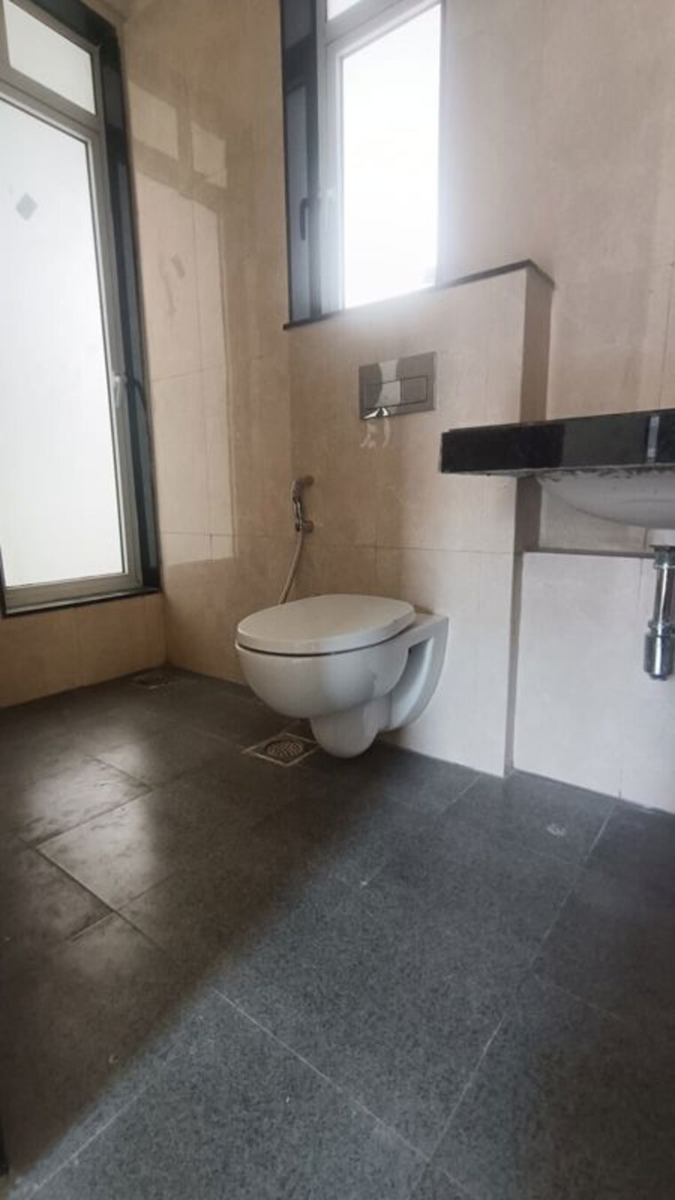 Bathroom, sheth-zuri 1.5 Bedroom 517 Sq.Ft. Apartment In Laxmi Nagar Thane 10149990