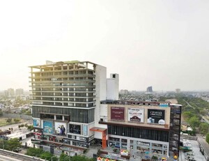  Showroom For Sale in Adihm Ithums Galleria, Alpha Ii Greater Noida