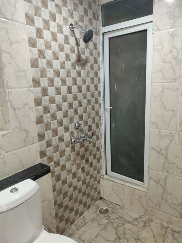 Bathroom, mahagun-mirabella 2.5 Bedroom 1380 Sq.Ft. Apartment In Sector 79 Noida 10149995