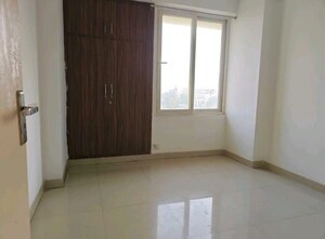 Room in 2 BHK Apartment at Spring Meadows, Tech Zone 4 Greater Noida – for Rent
