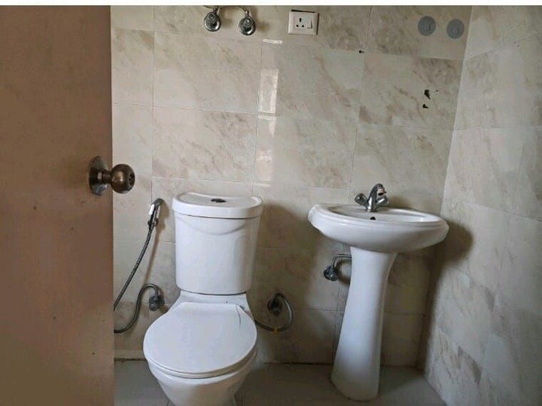 Bathroom, spring-meadows 2 Bedroom 980 Sq.Yd. Apartment In Tech Zone 4 Greater Noida Greater Noida 10150021