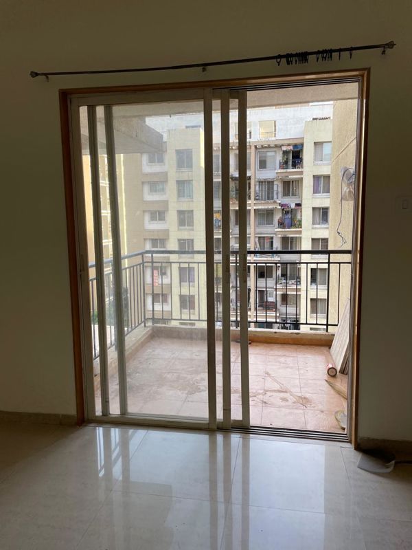 2 BHK + Servant Room 1000 Sq.Ft. Apartment in Park Express