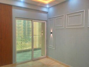 Room in 4 BHK Apartment at Migsun Twinz, Eta Ii Greater Noida – for Rent