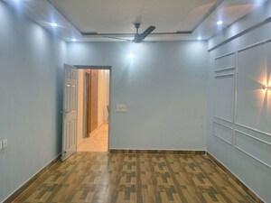 Room in 4 BHK Apartment at Migsun Twinz, Eta Ii Greater Noida – for Rent