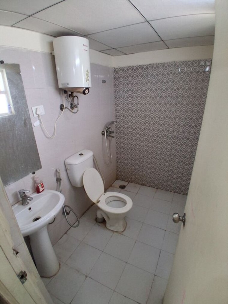 Bathroom, gaur-city-2-14th-avenue 1 Bedroom 600 Sq.Ft. Apartment In Sector 16c Greater Noida Greater Noida 10150315