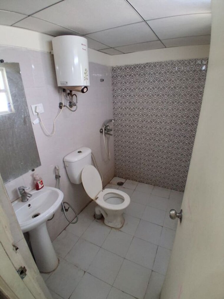 Bathroom, gaur-city-2-14th-avenue 1 Bedroom 600 Sq.Ft. Apartment In Sector 16c Greater Noida Greater Noida 10150315