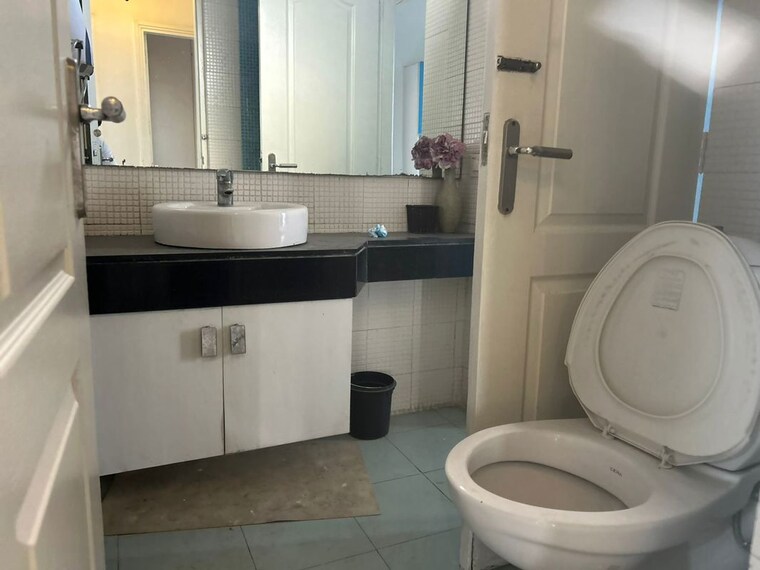 Bathroom, vatika-city 3 Bedroom 1940 Sq.Ft. Apartment In Sector 49 Gurgaon 10150371