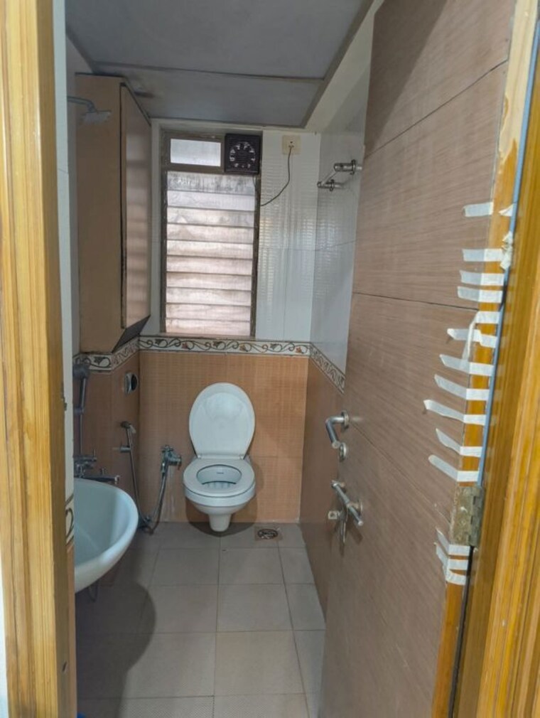 Bathroom, riddhi-tower 3 Bedroom 900 Sq.Ft. Apartment In Malad East Mumbai 10150467