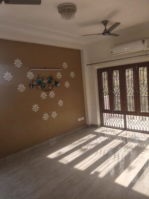 3 BHK Builder Floor For Rent in Kalkaji