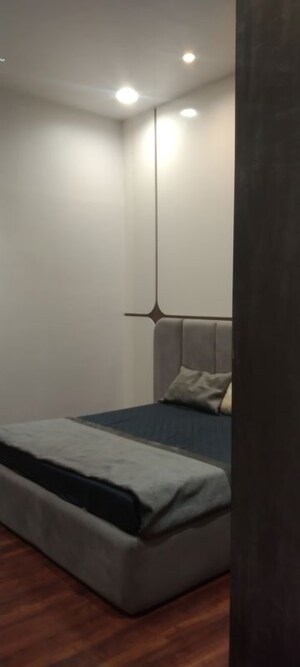 Furnished Amenities in 3 BHK Builder Floor at Shreeji Sky Rise, Kandivali West – for Sale