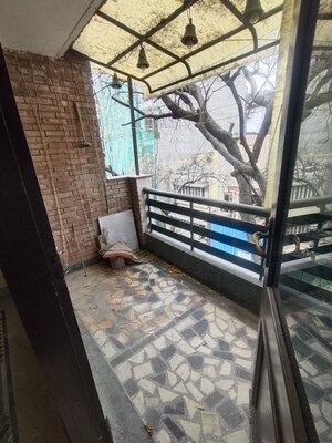 Balcony in 2 BHK Builder Floor at Green Park – for Rent