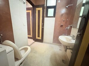 Bathroom in 3 BHK Apartment at SS Mayfield Gardens, Sector 51 – for Rent