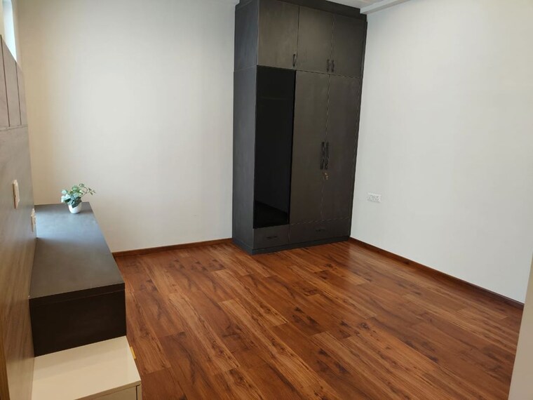 Room, crossing-republik 2 Bedroom 80 Sq.Yd. Apartment In Crossing Republic Ghaziabad 10150674