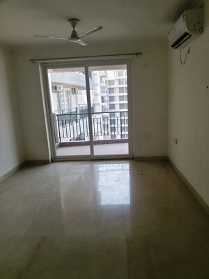 Room in 3.5 BHK Apartment at Pareena Express Heights, Sector 99 – for Rent