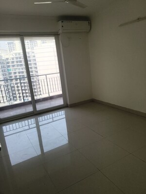 Room in 3.5 BHK Apartment at Pareena Express Heights, Sector 99 – for Rent