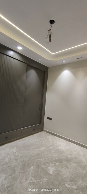 Room in 3 BHK Builder Floor at Janakpuri – for Sale