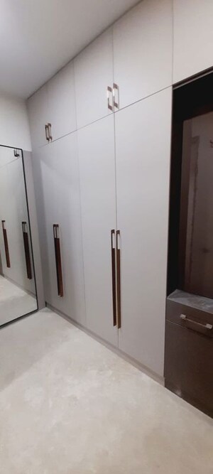 Room in 4 BHK Apartment at Brigade No 7, Banjara Hills – for Rent