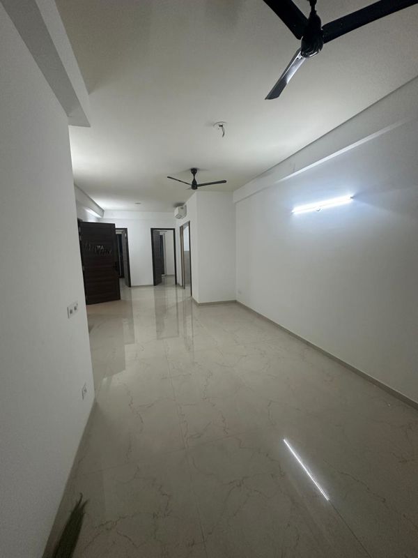 3 BHK + Basement Apartment For Rent in Smart World Orchard
