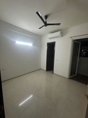 Room in 3 BHK Apartment at Smart World Orchard, Sector 61 – for Rent