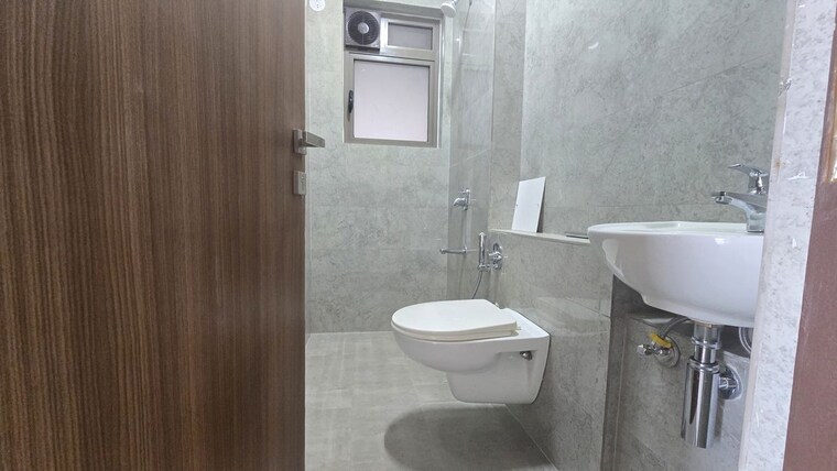 Bathroom, sheth-auris-bliss 2 Bedroom 677 Sq.Ft. Apartment In Malad West Mumbai 10150758