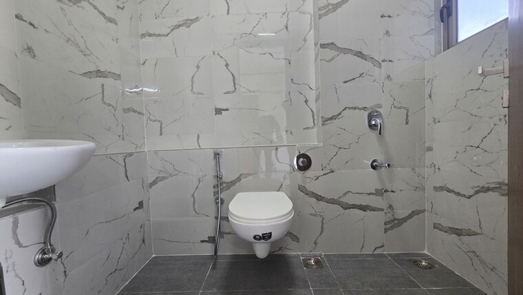 Bathroom, sheth-auris-bliss 2 Bedroom 677 Sq.Ft. Apartment In Malad West Mumbai 10150758