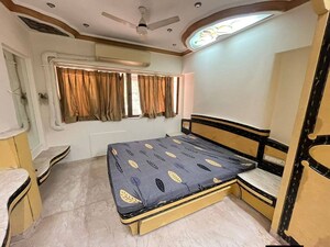 Bedroom in 3 BHK Apartment at Andheri East – for Rent